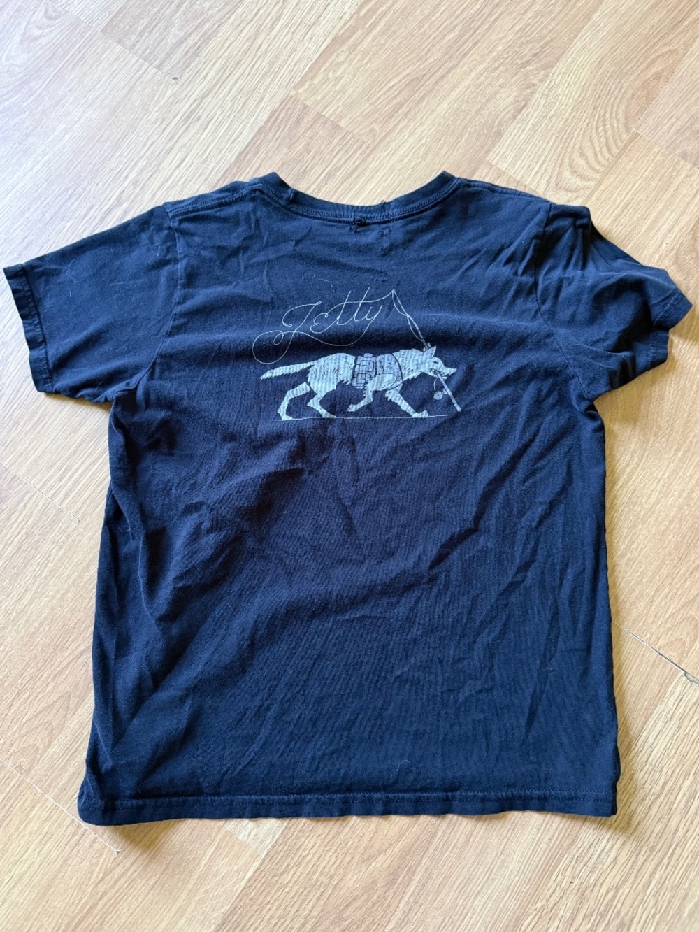 Jetty Youth XL shirt with wolf graphic